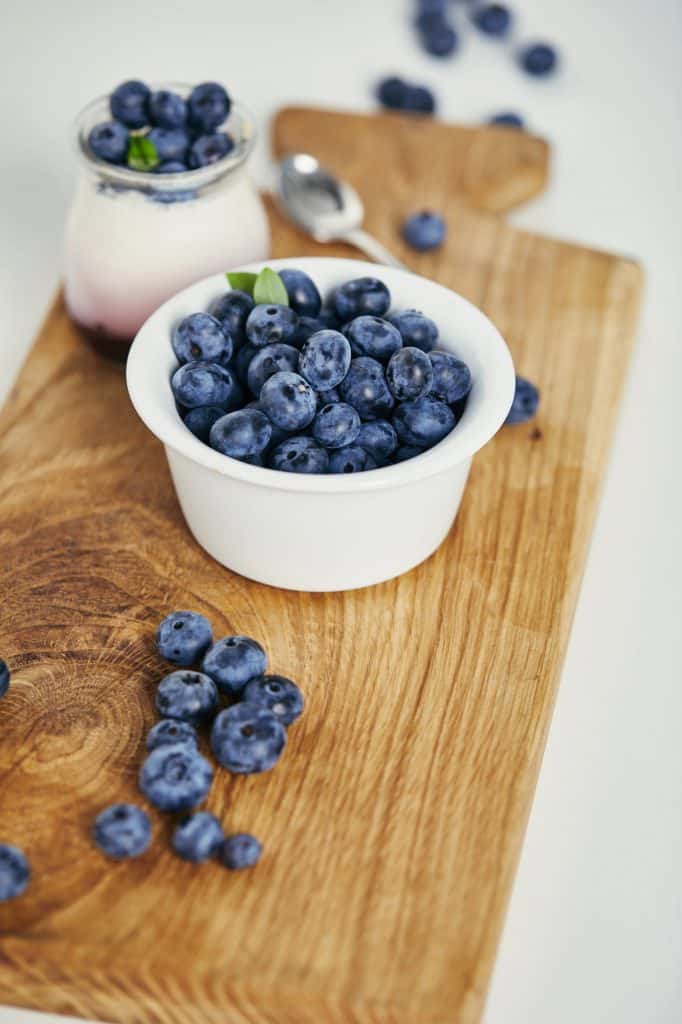 A bowl of fresh blueberries