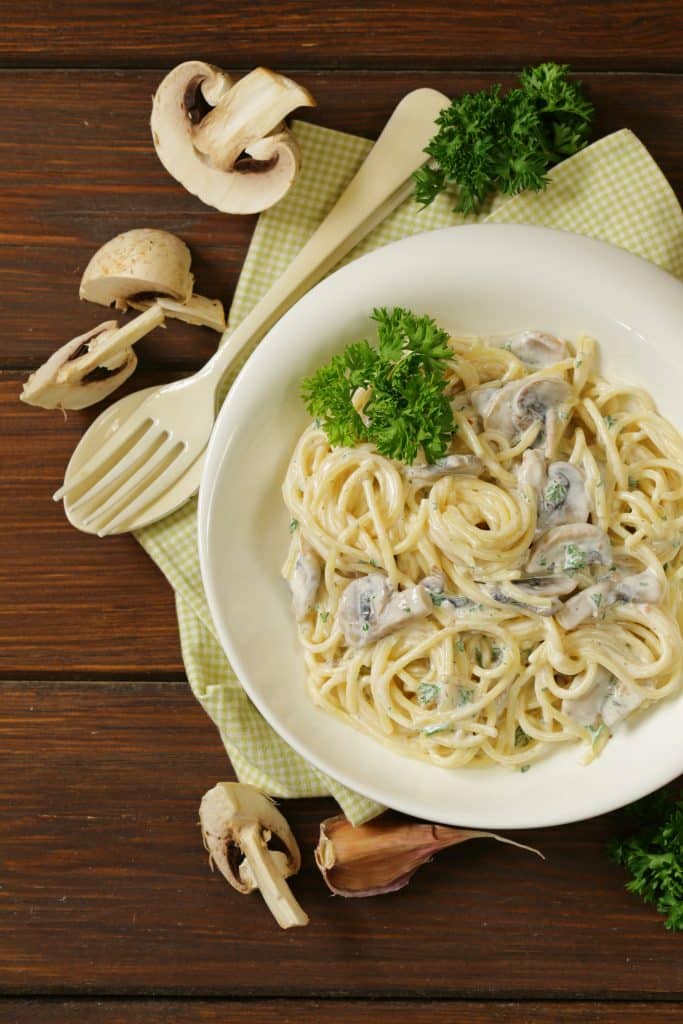 Spaghetti with a creamy mushroom sauce
