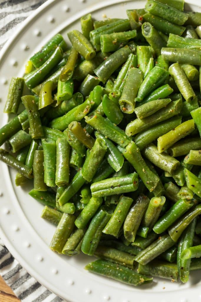 Fresh green beans in a pile