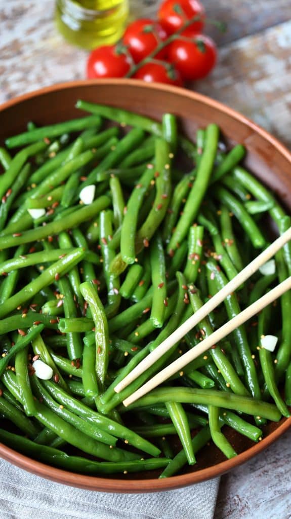 Fresh green beans in a pile