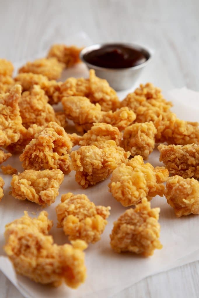 Crispy popcorn chicken pieces